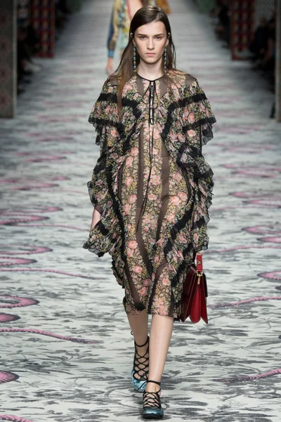 Look 3